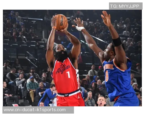 洛杉矶快船窘境重重，哈登面对选择